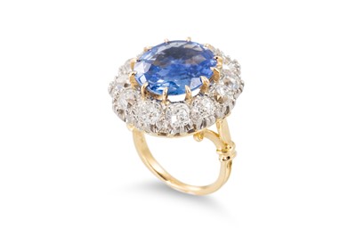 Lot 291 - A SAPPHIRE AND DIAMOND CLUSTER RING, the oval...