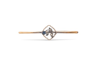 Lot 373 - A VINTAGE DIAMOND & SAPPHIRE BAR BROOCH,...