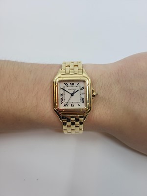 Lot 441 - A LADY'S 18CT YELLOW GOLD CARTIER PANTHÉRE...