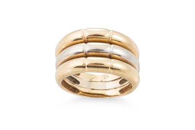 Lot 5 - A TWO COLOUR GOLD RING, in 14ct gold, size M,...