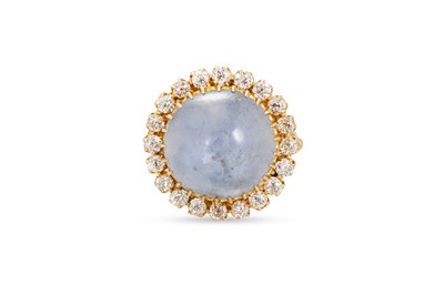 Lot 331 - A SAPPHIRE AND DIAMOND CLUSTER RING, the sugar...