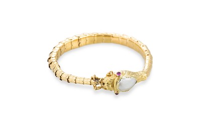 Lot 334 - AN ANTIQUE PEARL SET SNAKE BRACELET, the mabé...