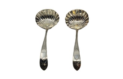 Lot 486 - A PAIR OF EDWARDIAN IRISH SILVER GEORGIAN...