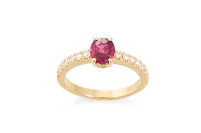 Lot 160 - A RUBY AND DIAMOND SET BAND RING, the oval...