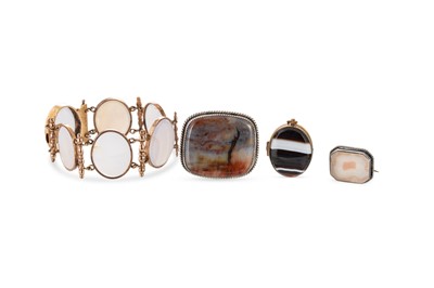 Lot 177 - A COLLECTION OF ANTIQUE AGATE SET ITEMS, to...