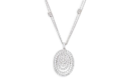 Lot 352 - A DIAMOND CLUSTER NECKLACE, the round...