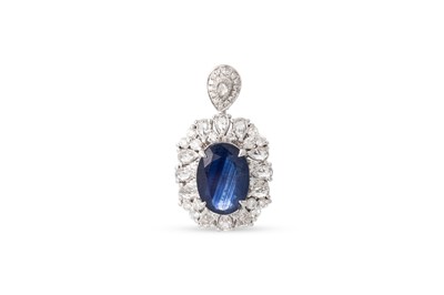 Lot 62 - A DIAMOND AND SAPPHIRE CLUSTER PENDANT,...