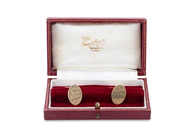 Lot 178 - A CASED PAIR OF 9CT YELLOW GOLD CUFF LINKS,...