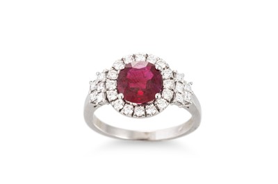 Lot 140 - A RUBY AND DIAMOND CLUSTER RING, the circular...