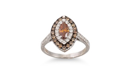 Lot 142 - A DIAMOND NAVETTE SHAPED CLUSTER RING, the...