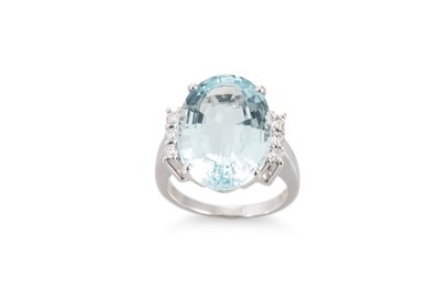 Lot 182 - AN AQUAMARINE SINGLE STONE RING, the oval...