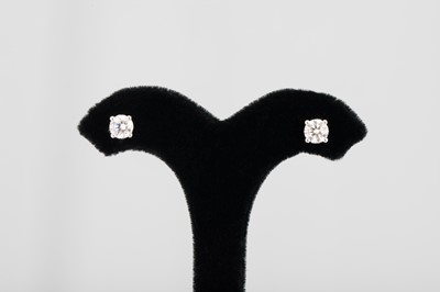 Lot 65 - A PAIR OF DIAMOND STUD EARRINGS, the brilliant...