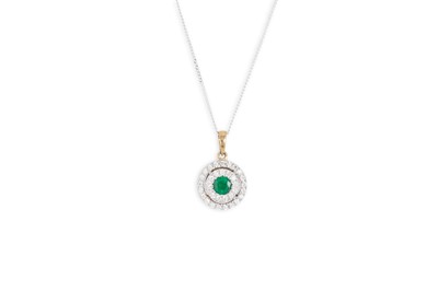 Lot 21 - AN EMERALD AND DIAMOND SET PENDANT, the round...