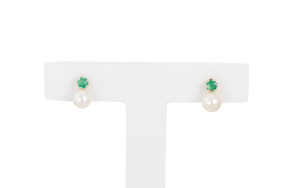 Lot 26 - A PAIR OF EMERALD AND PEARL SET STUD EARRINGS,...