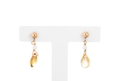 Lot 28 - A PAIR OF CITRINE AND CULTURED PEARL DROP...
