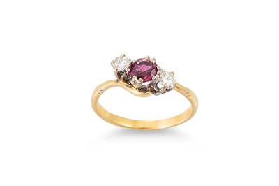 Lot 43 - A VINTAGE RUBY AND DIAMOND THREE STONE RING,...