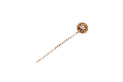 Lot 45 - AN ANTIQUE 15CT GOLD DIAMOND SET STICK PIN,...