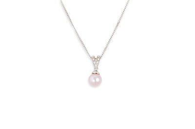 Lot 97 - A CULTURED PEARL AND DIAMOND SET PENDANT, the...