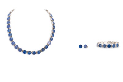 Lot 166 - A VINTAGE CHILEAN SILVER (.950) LAPIS LAZULI...