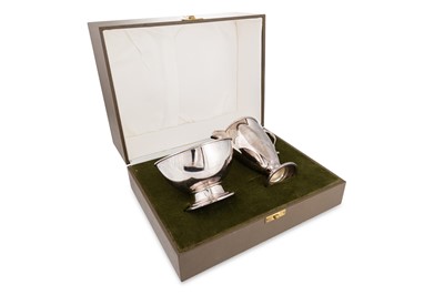 Lot 513 - A CASED MODERN IRISH SILVER GILT MILK JUG, and...