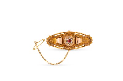 Lot 225 - AN ANTIQUE GOLD BROOCH, in 9ct gold, 4.3 g.,...