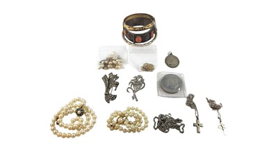 Lot 233 - A COLLECTION OF COSTUME JEWELLERY, to include...
