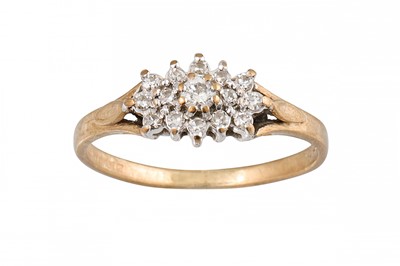 Lot 257 - A DIAMOND CLUSTER RING, mounted in 9ct yellow...