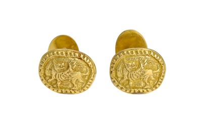 Lot 47 - A PAIR OF 18CT GOLD CUFFLINKS, the oval panels...