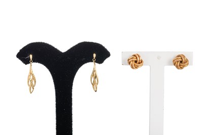 Lot 104 - A PAIR OF 9CT GOLD KNOT EARRINGS, together...