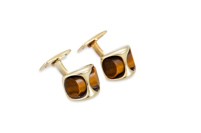 Lot 63 - A PAIR OF VINTAGE 1970'S DESIGN 14CT GOLD...