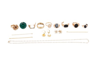 Lot 40 - A COLLECTION OF 9CT GOLD ITEMS, broken rings...