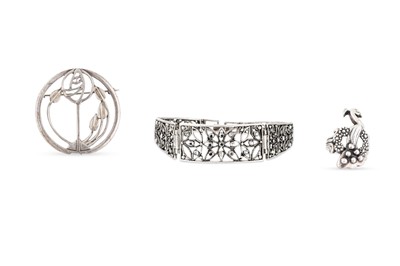 Lot 164 - A SILVER 'RENE MACKINTOSH' STYLE BROOCH,...