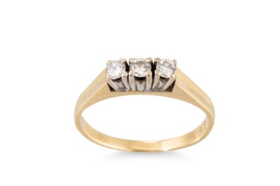 Lot 151 - A THREE STONE DIAMOND RING, mounted in 18ct...