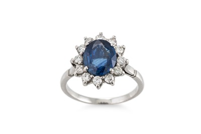Lot 189 - A SAPPHIRE AND DIAMOND CLUSTER RING, the oval...