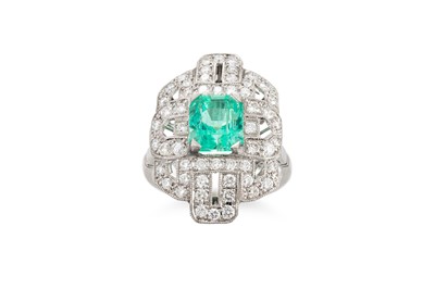 Lot 209 - AN EMERALD AND DIAMOND PLAQUE STYLE CLUSTER...