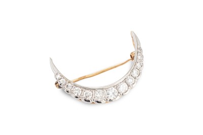 Lot 255 - A DIAMOND SET HALF MOON CRESCENT BROOCH, set...
