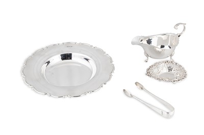 Lot 501 - A CIRCULAR MODERN SILVER DISH, with Monteith...