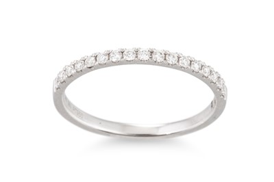 Lot 159 - A DIAMOND HALF ETERNITY RING, the round...