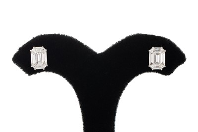 Lot 182 - A PAIR OF DIAMOND CLUSTER EARRINGS, the...