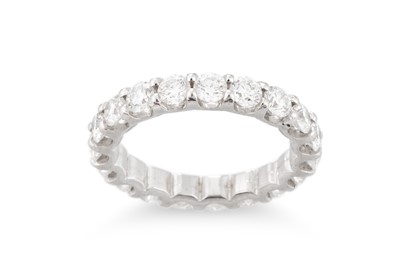 Lot 238 - A DIAMOND FULL ETERNITY RING, the round...