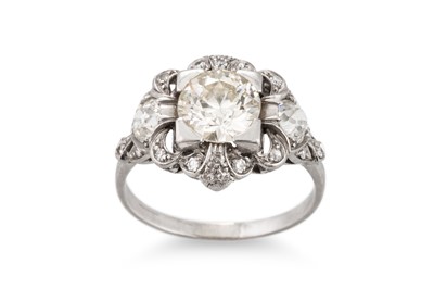 Lot 241 - A VINTAGE OLD CUT DIAMOND CLUSTER RING, the...