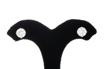 Lot 305 - A PAIR OF DIAMOND SET STUD EARRINGS, the round...