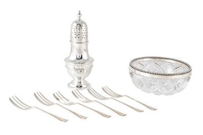 Lot 513 - A COLLECTION OF SILVER HALLMARKED ITEMS,...