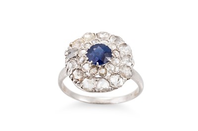 Lot 210 - A VINTAGE SAPPHIRE AND DIAMOND CLUSTER RING,...