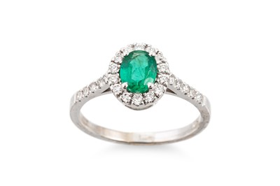 Lot 213 - AN EMERALD AND DIAMOND CLUSTER RING, the oval...