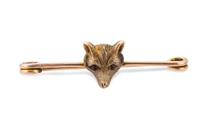 Lot 18 - A VINTAGE FOXHEAD STOCK PIN, the 15ct gold...