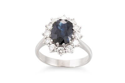Lot 71 - A DIAMOND AND SAPPHIRE CLUSTER RING, the...