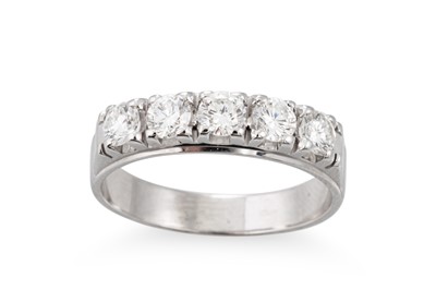 Lot 72 - A FIVE STONE DIAMOND RING, the brilliant cut...