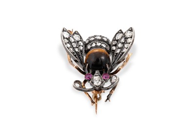 Lot 73 - AN ANTIQUE NOVELTY BROOCH, modelled as a bee,...
