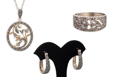 Lot 110 - A SUITE OF MARCASITE SET SILVER JEWELLERY, to...
